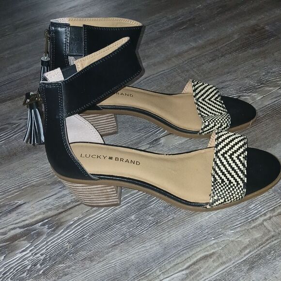 Lucky Brand Batima Ankle Strap Chevron  Sandals Sz 8W  EUC worn once Sz 8 WIDE - Picture 5 of 6